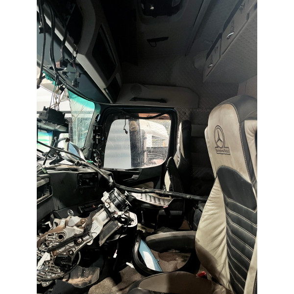 CABINA MB ACTROS 2548